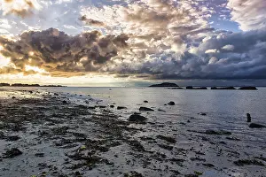 United Kingdom Coastal Scene Drucke: Dramatic cloudy sky over coastline