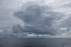 Atmospheric Light Overcast Sky Drucke: Dramatic cloudy sky over the North Sea, Germany