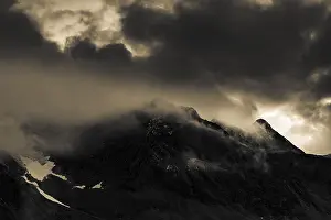Cloudy Mountain Range Drucke: Dramatic cloudy sky with Otztal Alps