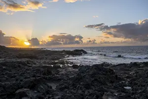 Spanish Coastal Scenery Drucke: Dramatic cloudy sky with sunbeams at sunset