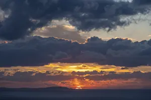 Deserted Greek Beaches Drucke: Dramatic cloudy sky at sunrise over the sea