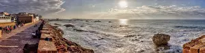 Atmospheric Coastal Area Drucke: Dramatic coastline with strong waves and setting sun