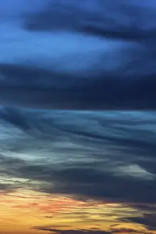 Dramatic Evening Atmosphere Drucke: Dramatic dark clouds in the evening sky