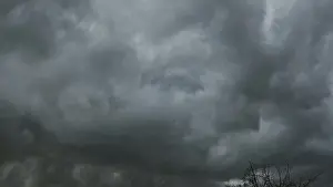 Stormy Weather Forecast Drucke: Dramatic dark storm clouds and heavy rainfall