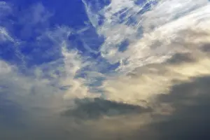 Evening Atmosphere In Central Europe Drucke: Dramatic evening sky, cirrus, dense clouds