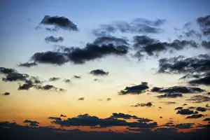 Evening Atmosphere Europe Drucke: Dramatic evening sky at dusk, wallpaper