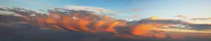 Dramatic European Landscape Drucke: Dramatic evening sky at sunset
