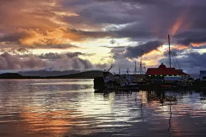 Evening Light In Scotland Drucke: Dramatic evening sky, sunset at North Pier