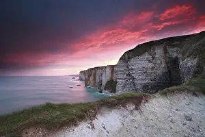 Western Europe Ocean Views Drucke: Dramatic fire sunrise over cliffs in ocean