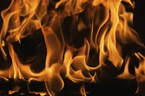 Dark Background Flames Drucke: Dramatic flames against A dark background