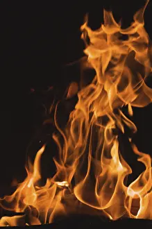 Dark Background Flames Drucke: Dramatic flames against A dark background