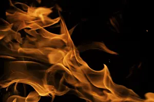 Dark Background Flames Drucke: Dramatic flames against A dark background