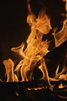 Dark Background Flames Drucke: Dramatic flames against A dark background