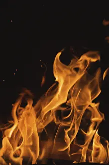 Dark Background Flames Drucke: Dramatic flames against A dark background