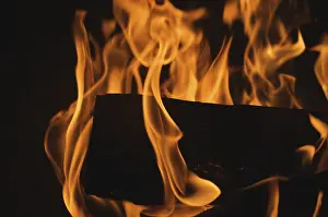 Deserted Burning Scene Drucke: Dramatic flames against A dark background