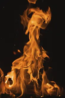 Dark Background Flames Drucke: Dramatic flames against A dark background