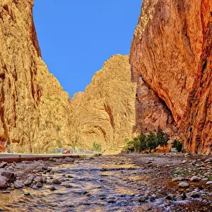 North African Landscape Photo Drucke: Dramatic gorge with river lined with towering red rocks