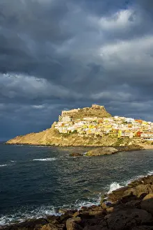 Deserted Village Europe Drucke: Dramatic light over the old town of Castelsardo