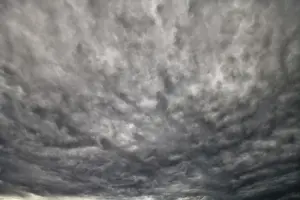 Thunderstorm Mood Images Drucke: Dramatic, monochrome storm clouds