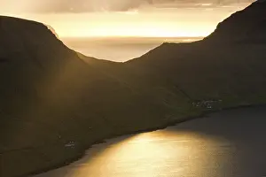 Kalsoy Island Drucke: Dramatic mood lighting over the island of Kalsoy