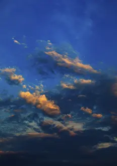 Deserted Austrian Landscape Drucke: Dramatic red cloudscape at dusk