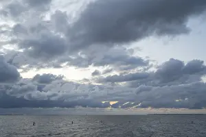 Deserted North German Coast Drucke: Dramatic sky over the North Sea