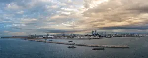 Mediterranean Sea Harbor Drucke: Dramatic sky over Port of Valencia