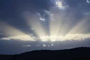 Southern German Scenery Drucke: Dramatic sky with sunbeams breaking through