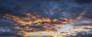 Stormy Atmosphere Drucke: Dramatic storm clouds in the morning light