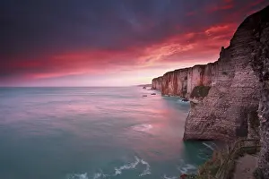 Western Europe Coastal Scenes Drucke: Dramatic sunrise over ocean and cliffs