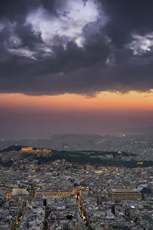 Mediterranean Skyline Drucke: A dramatic sunset over Athens, Greece