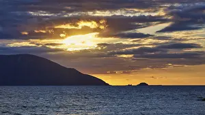 Aegean Sea Evening Sky Drucke: A dramatic sunset with clouds over the sea