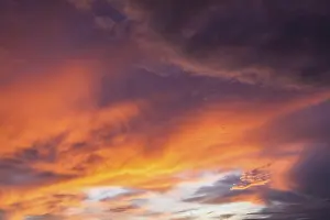 Cloudy Evening Landscape Drucke: Dramatic sunset clouds in sky