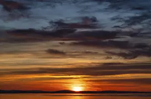 Drucke von Dramatischer Sonnenuntergang am See, Wolken, Bregenz, Abendstimmung, Vorarlberg, Bodensee, Österreich Bodensee Drucke: Dramatischer Sonnenuntergang am See, Wolken.