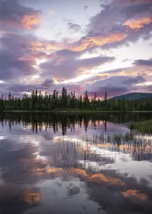 Dramatic Sunset Norway Drucke: Dramatic sunset by the river Namsen with reflection