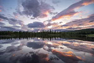 Dramatic Sunset Norway Drucke: Dramatic sunset by the river Namsen with reflection