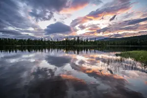 Dramatic Sunset Norway Drucke: Dramatic sunset by the river Namsen with reflection