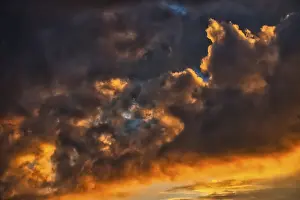 Dark Desert Landscape Drucke: Dramatic thunderstorm atmosphere at sunset