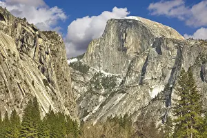 Yosemite National Park Photography Drucke: Dramatic view of half dome at yosemite on a spring day
