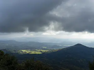 Dramatic European Skies Drucke: Dramatic weather with dark clouds over low mountain ranges