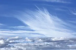 Blue Sky Photography Europe Drucke: Dramatic white cloud formations against a clear blue sky