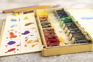 Colorful Stationery Drucke: Drawing accessories set: brushes