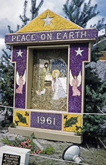 Protected Areas UK Drucke: Well dressing, Bradwell, Peak District, Derbyshire, England, UK 1961