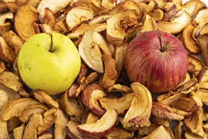 Healthy Food Minimalism Drucke: Dried Apples, texture, Side view