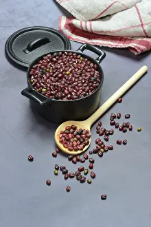 Dried Beans Drucke: Dried beans in pot, Germany