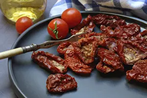 Vegetable Food Photography Drucke: Dried tomatoes on plate with fork