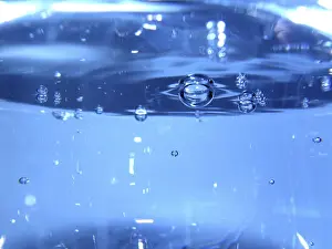 Mineral Water Drucke: Drinking water in a glas
