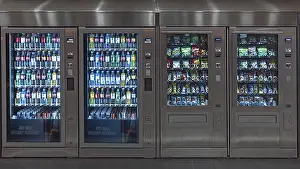 European Railway Station Building Drucke: Drinks and sweets vending machines