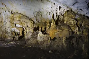 Rugged Rock Formations Drucke: Dripstone cave, cave of Pellumbas