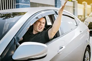 Impatient Driver Drucke: Driver man yelling at driver while driving